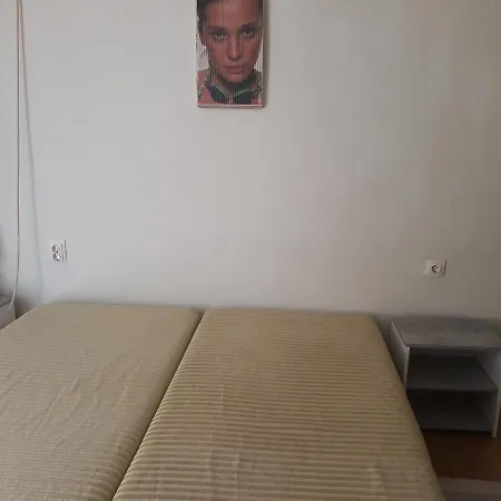 Yova Sea Apartman *